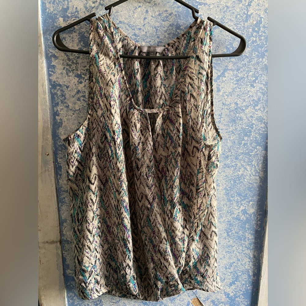 Daisy Fuentes size XL lightweight sleeveless shirt